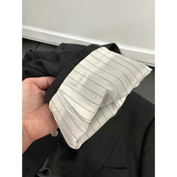 Emanuel Ungaro Mens Black 3 Button Suit Jacket Wool Size‎ 37 R - Picture 10 of 10